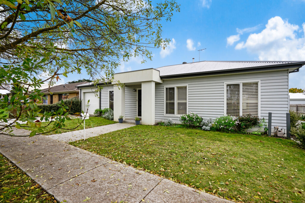 1/72 Atkinson Street, Ballan McFall Real Estate Ballan